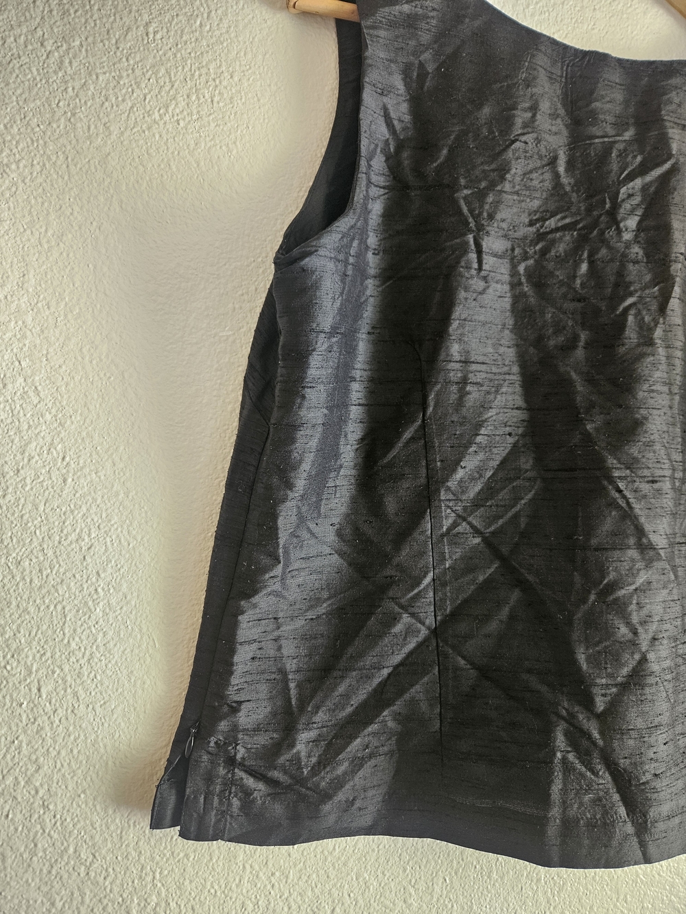 NWOT Chico's 100% Silk Black Sleeveless Scoop Neck Women's Top - Picture 3 of 8